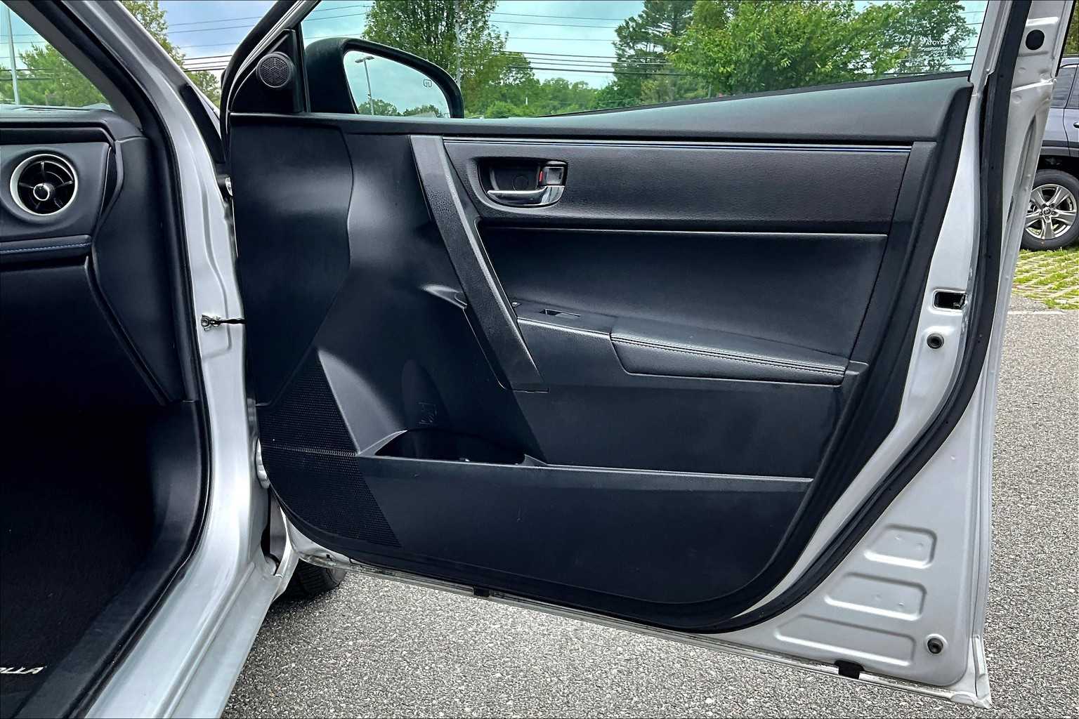 2018 Toyota Corolla SE - Photo 12