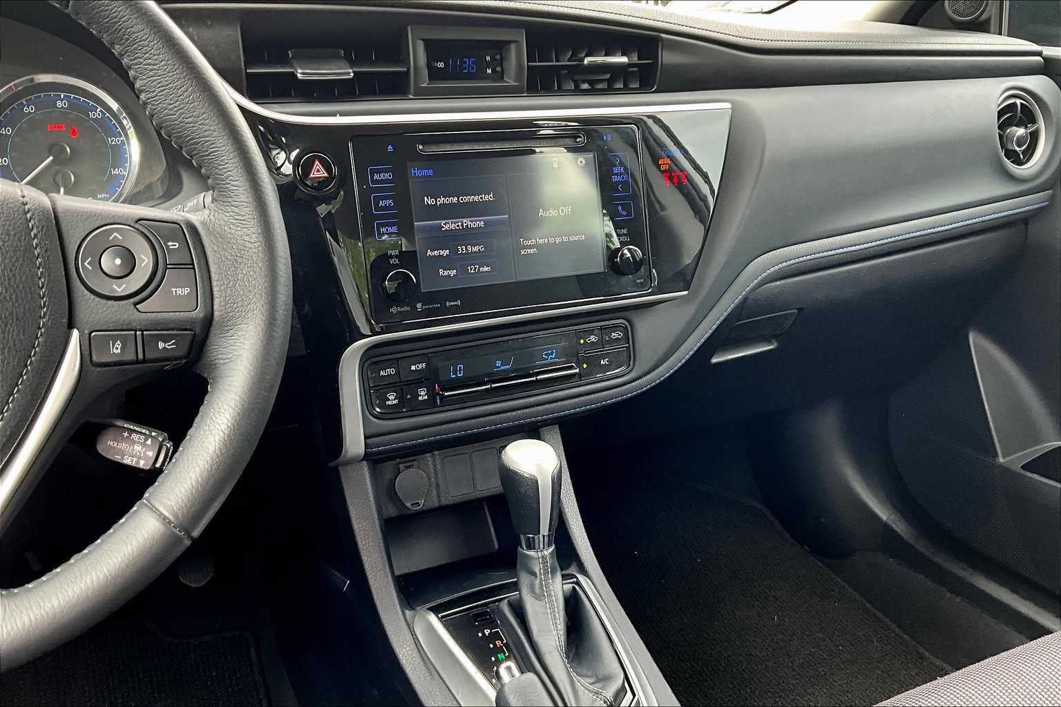 2018 Toyota Corolla SE - Photo 18