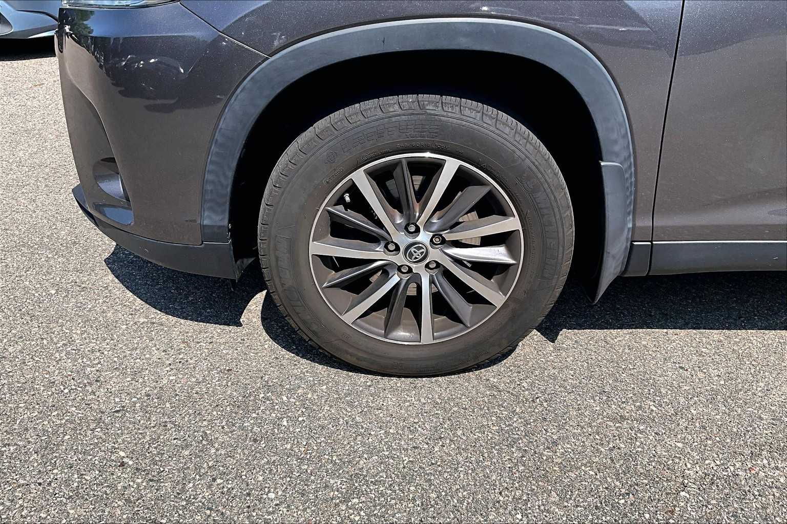 2019 Toyota Highlander XLE - Photo 4