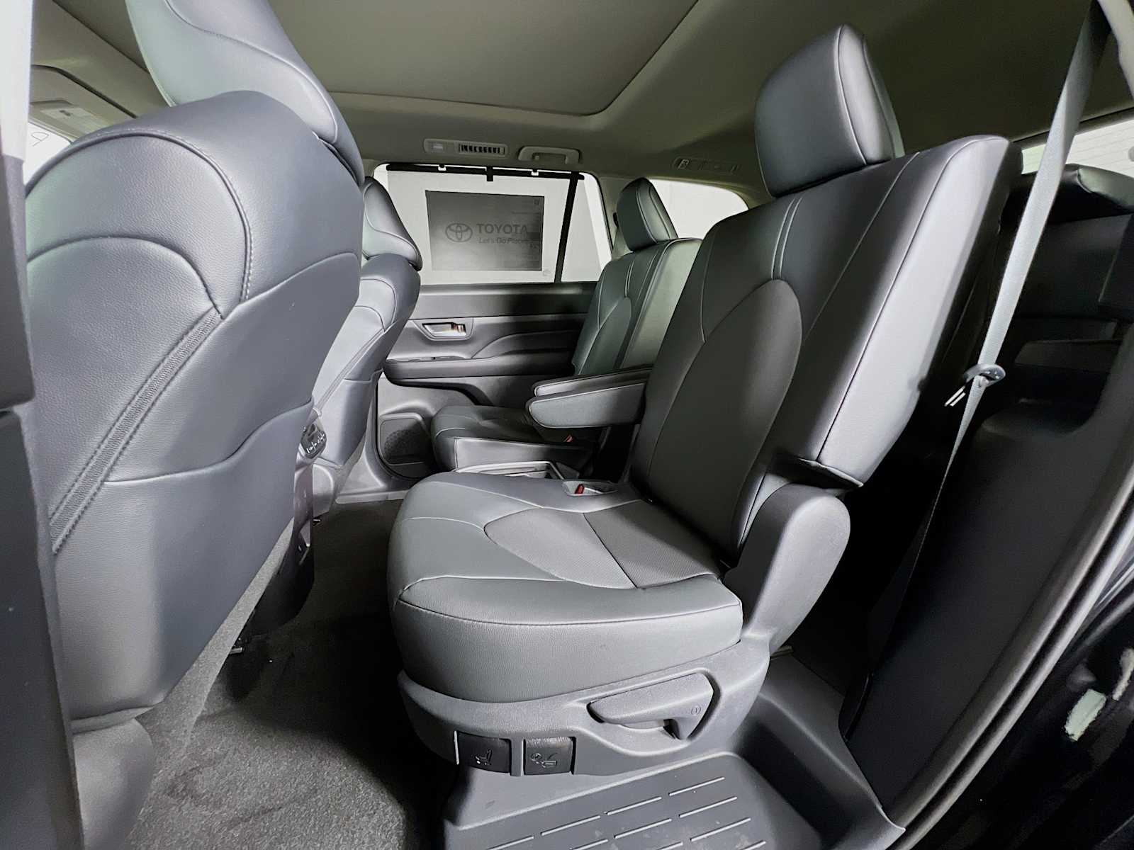 2025 Toyota Grand Highlander XLE - Photo 13