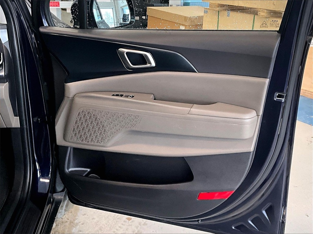 2025 Kia Carnival LXS - Photo 12