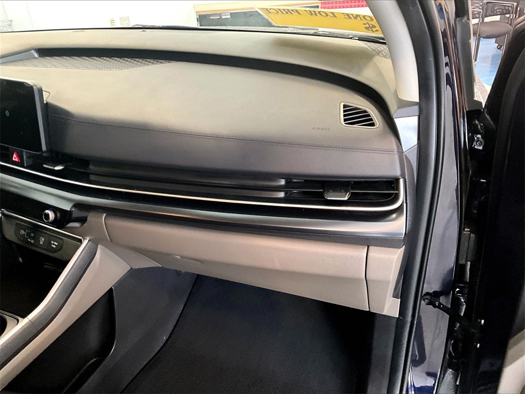 2025 Kia Carnival LXS - Photo 13