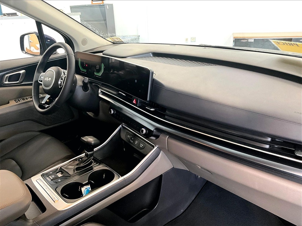 2025 Kia Carnival LXS - Photo 14