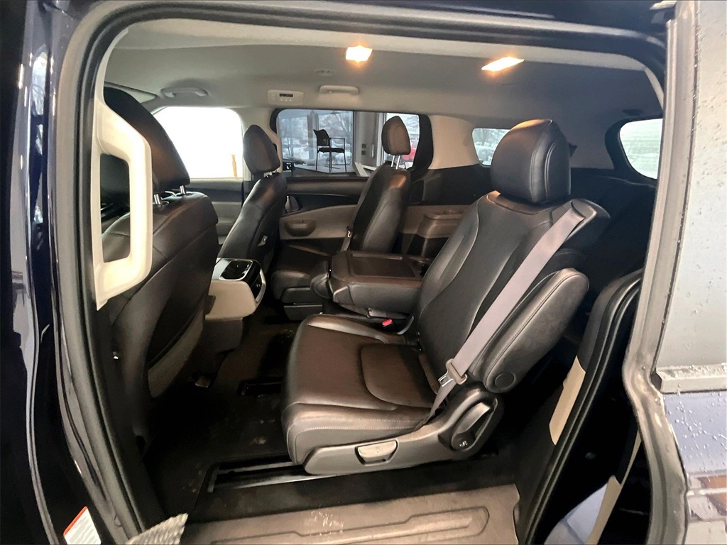 2025 Kia Carnival LXS - Photo 15