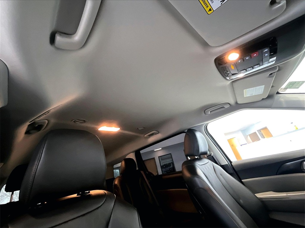 2025 Kia Carnival LXS - Photo 23