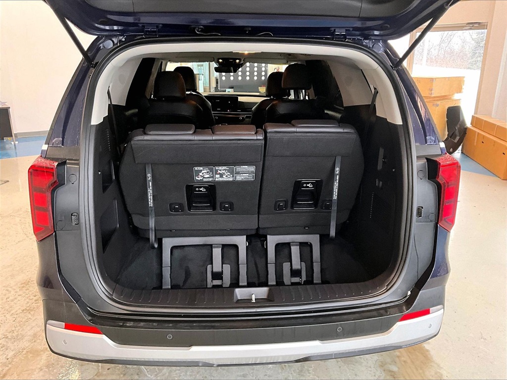 2025 Kia Carnival LXS - Photo 36