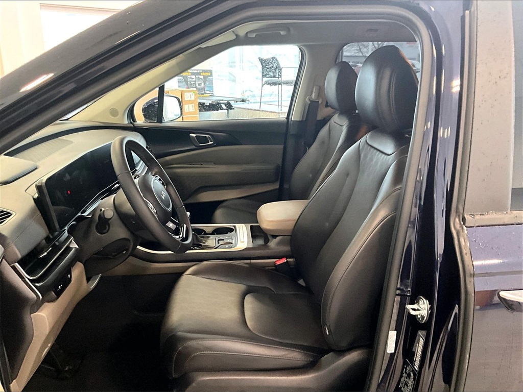 2025 Kia Carnival LXS - Photo 10