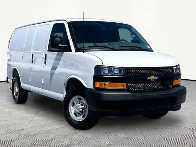 2026 Chevrolet Express 2500 Work Van HD's photo