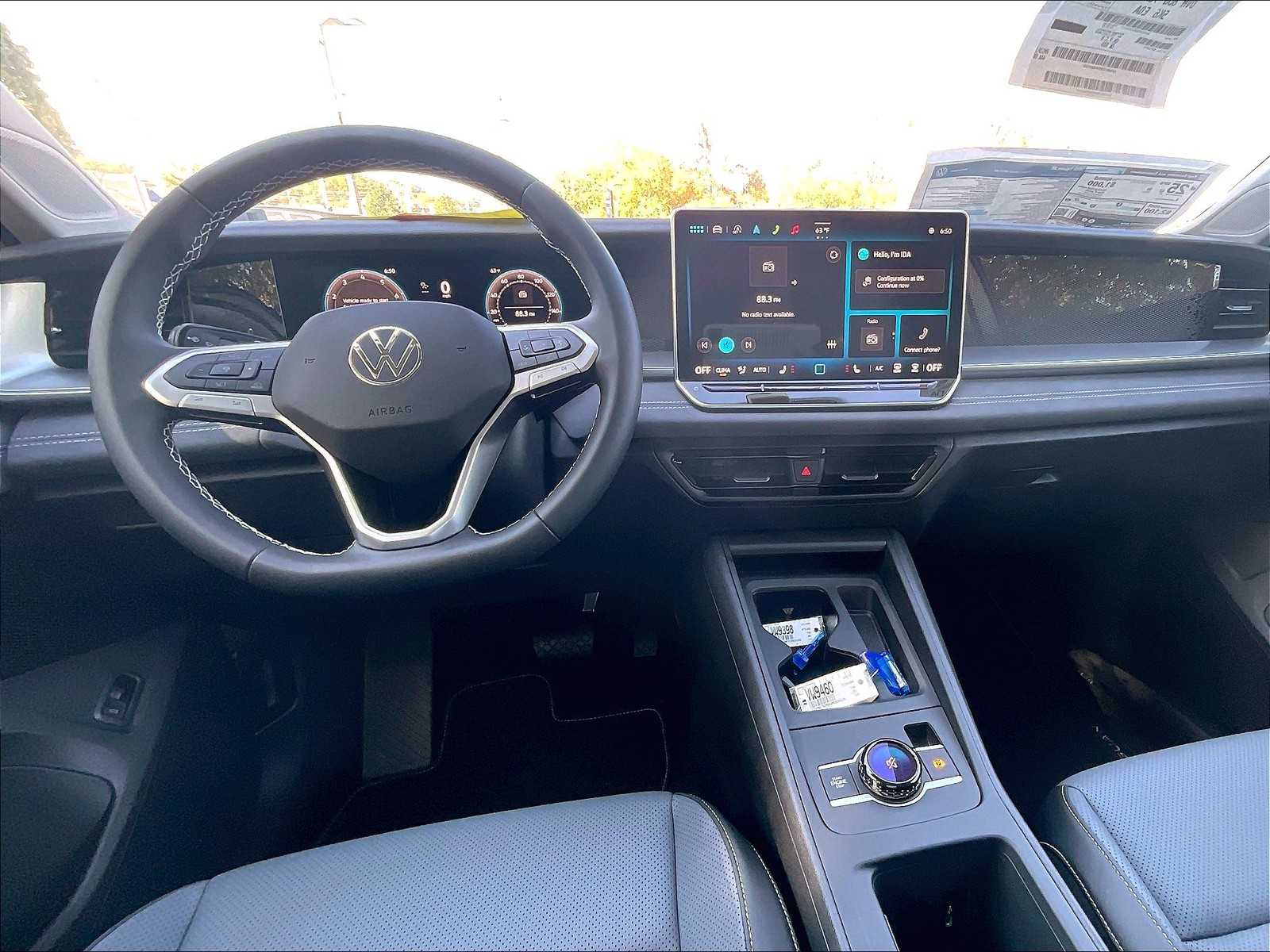 2025 Volkswagen Tiguan SE - Photo 12