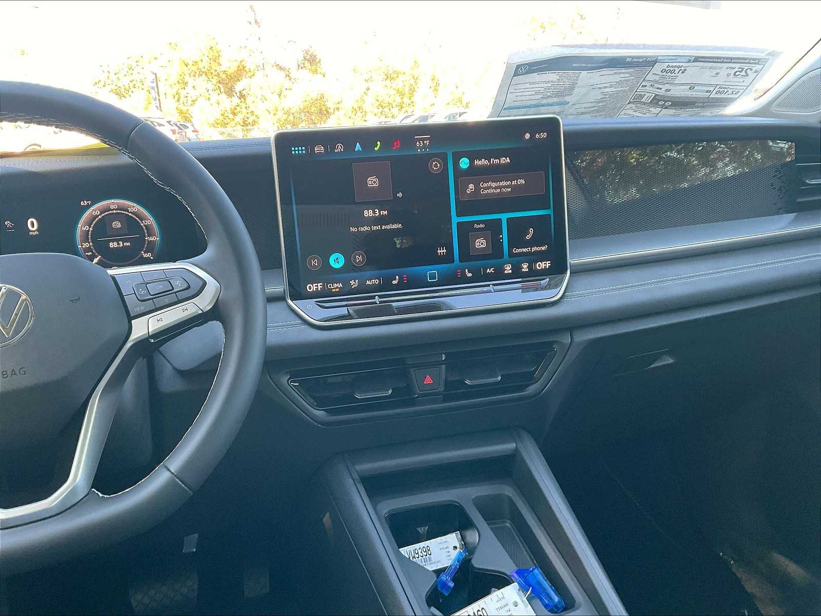 2025 Volkswagen Tiguan SE - Photo 13