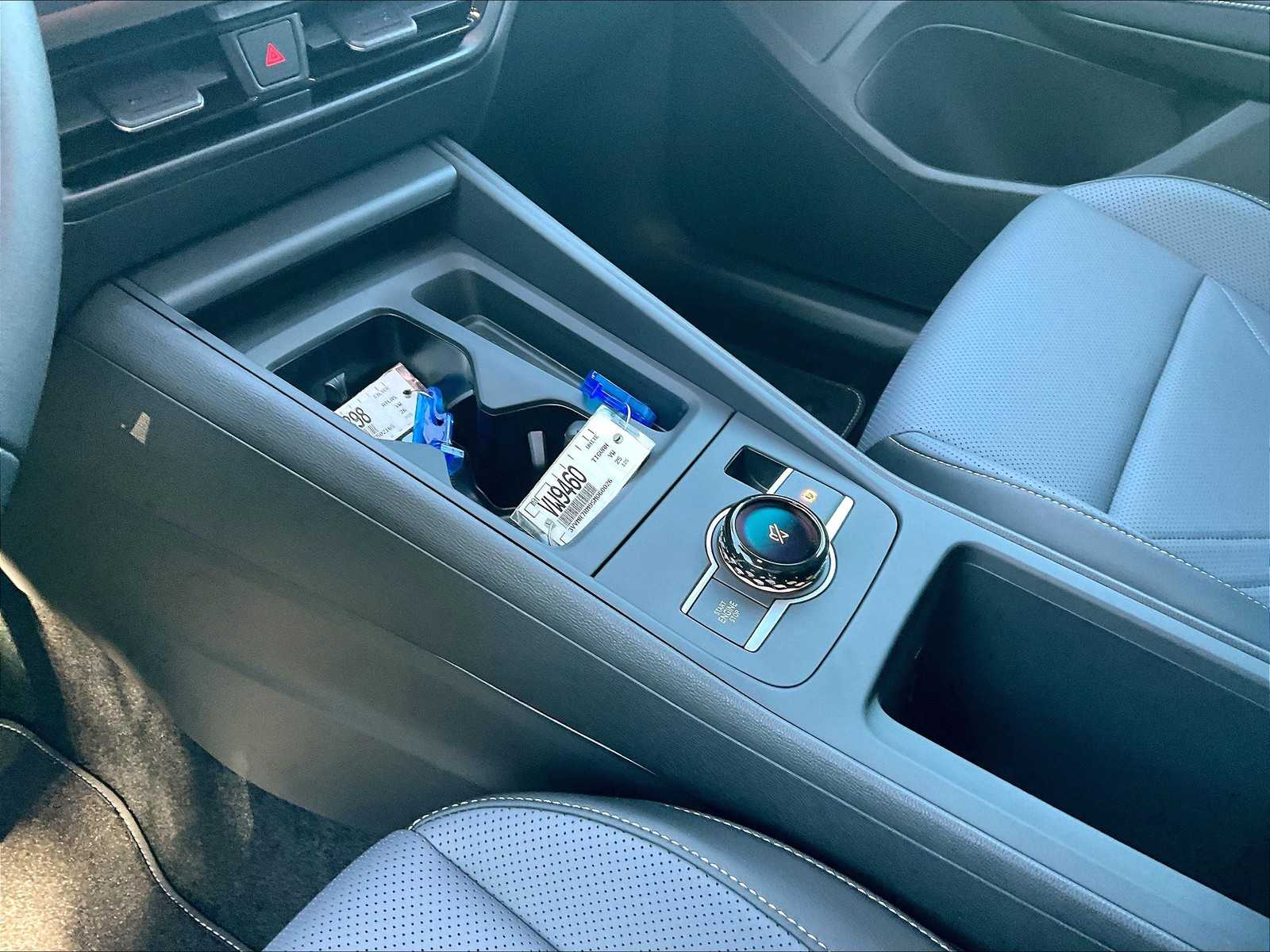 2025 Volkswagen Tiguan SE - Photo 14