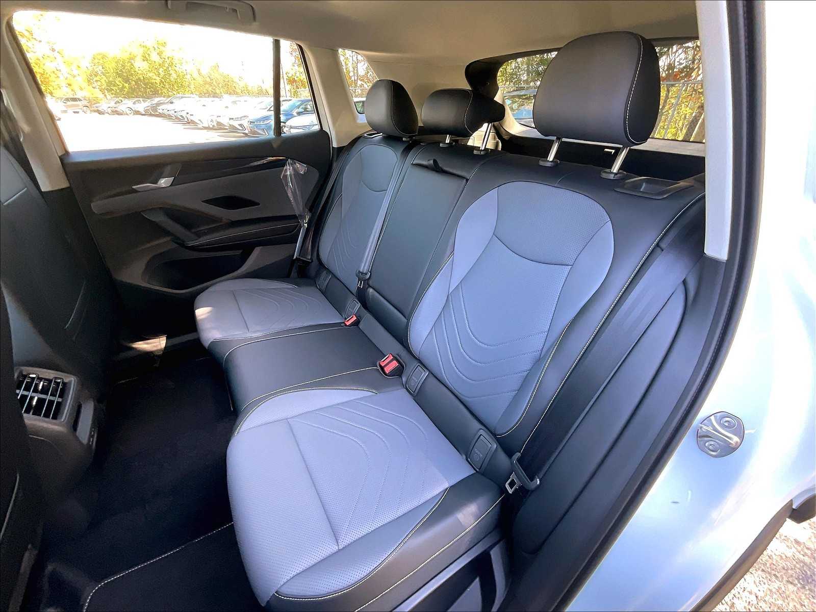 2025 Volkswagen Tiguan SE - Photo 15