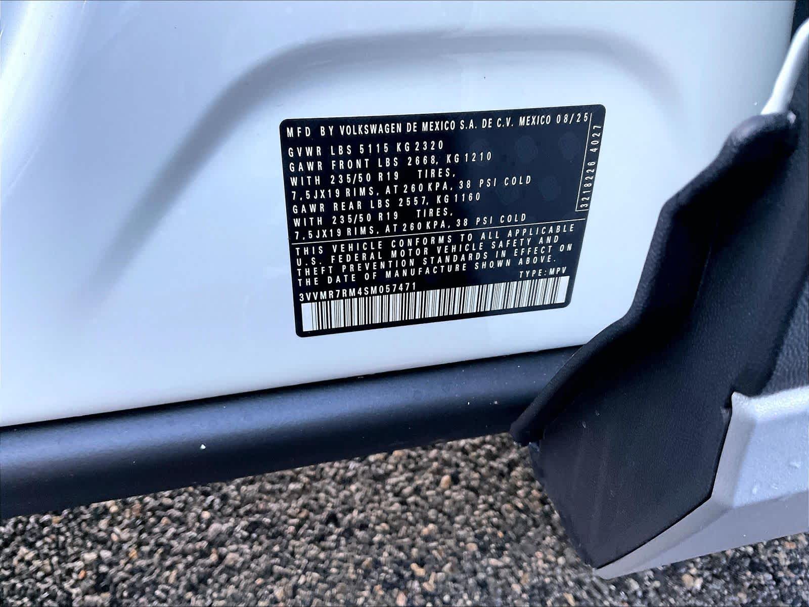 2025 Volkswagen Tiguan SE - Photo 18