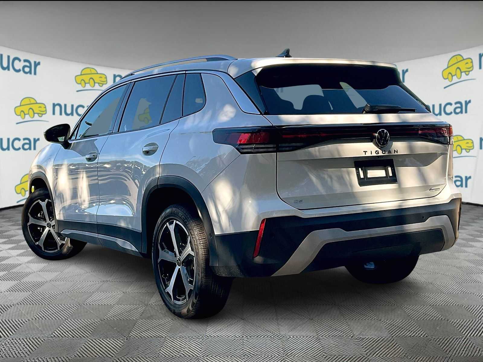 2025 Volkswagen Tiguan SE - Photo 5