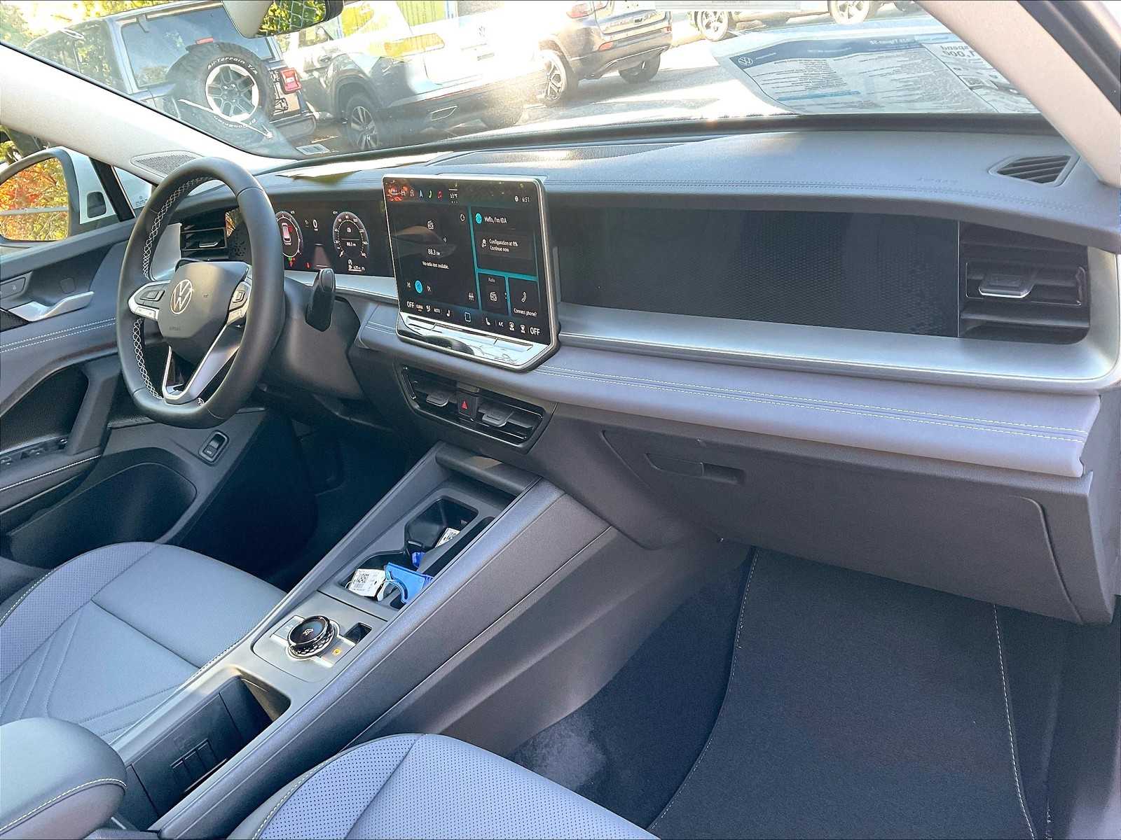 2025 Volkswagen Tiguan SE - Photo 10