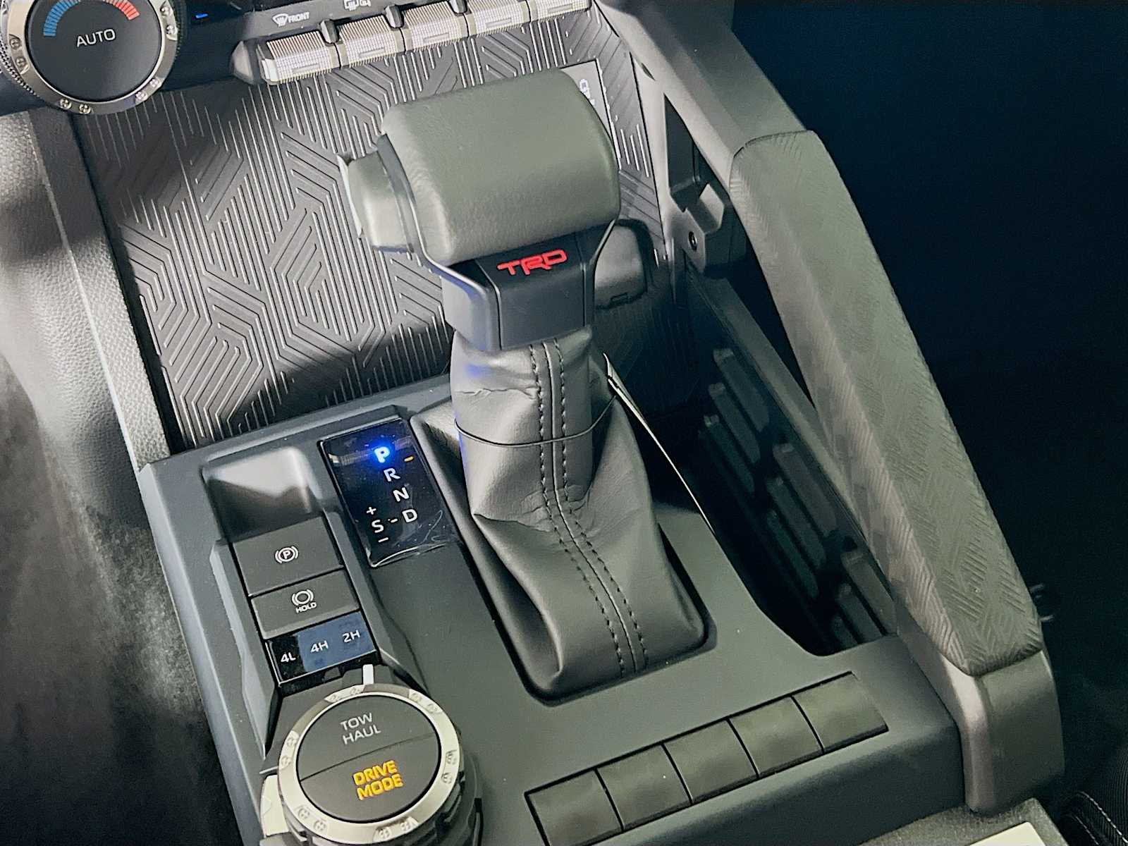 2025 Toyota Tacoma TRD Sport - Photo 11