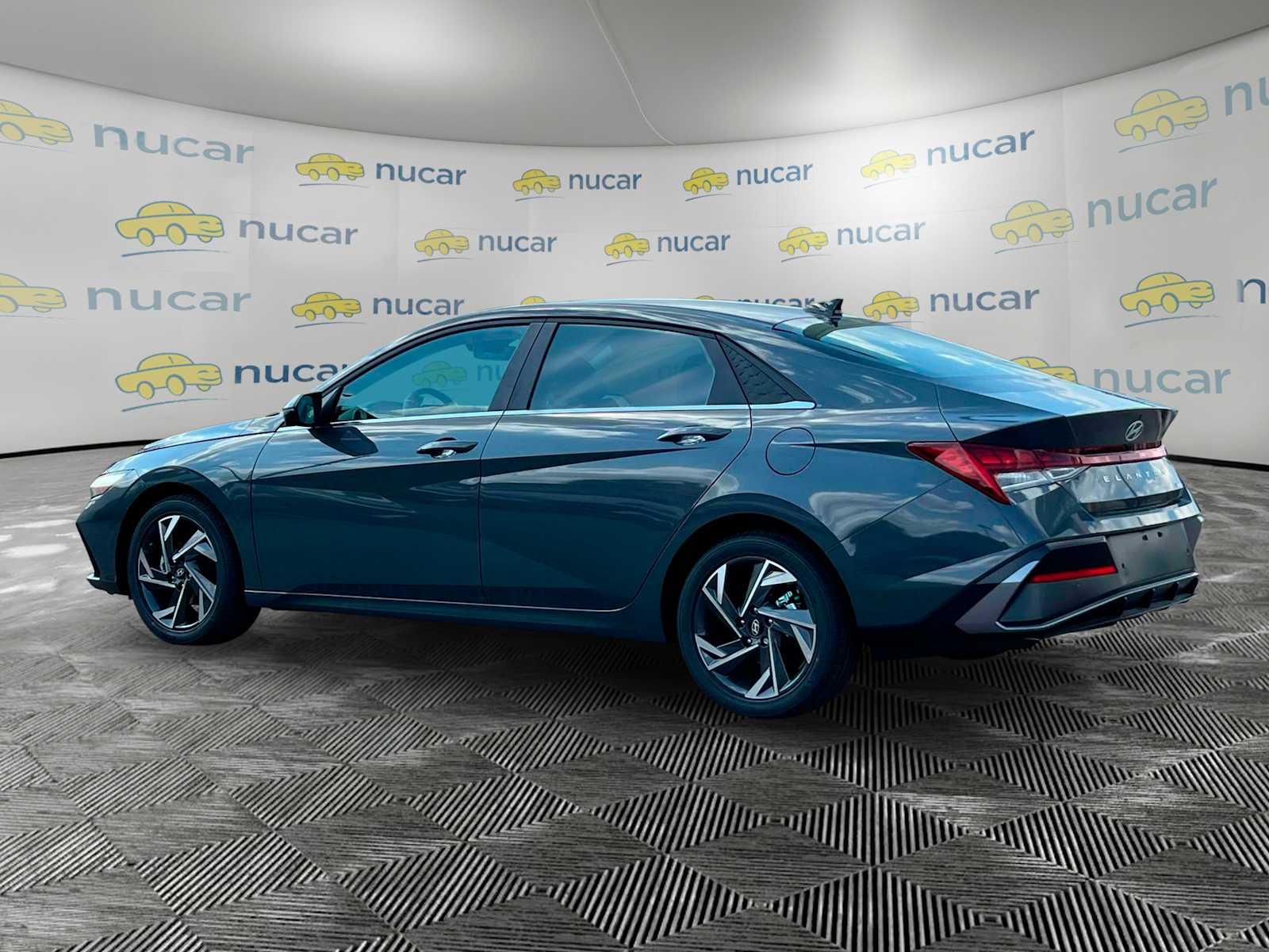 2025 Hyundai Elantra Limited - Photo 5