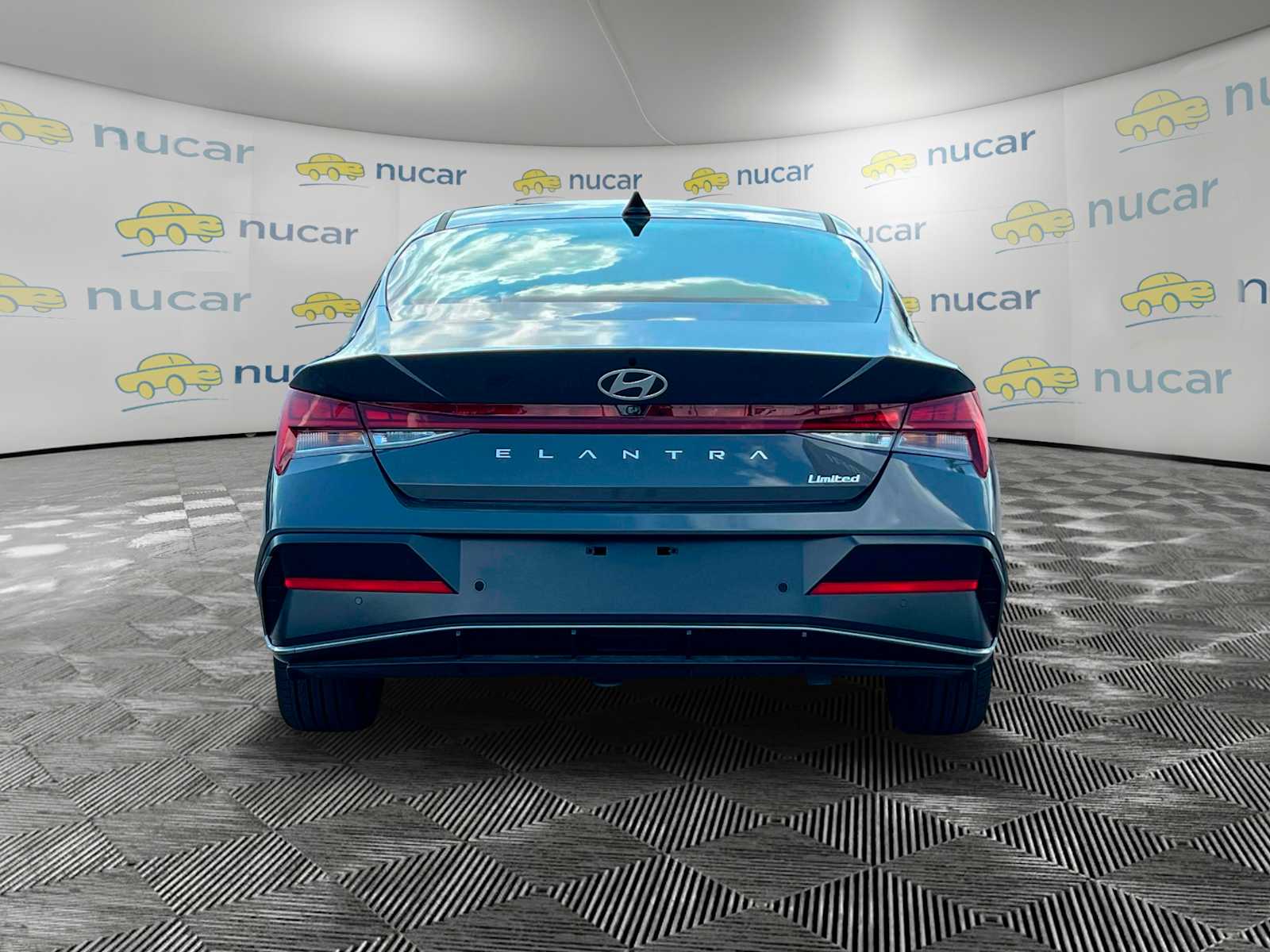 2025 Hyundai Elantra Limited - Photo 7