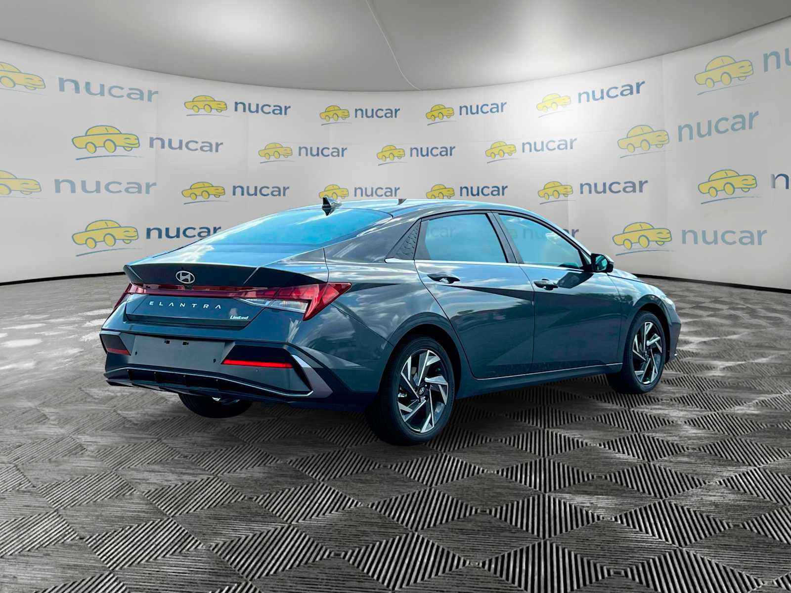 2025 Hyundai Elantra Limited - Photo 8