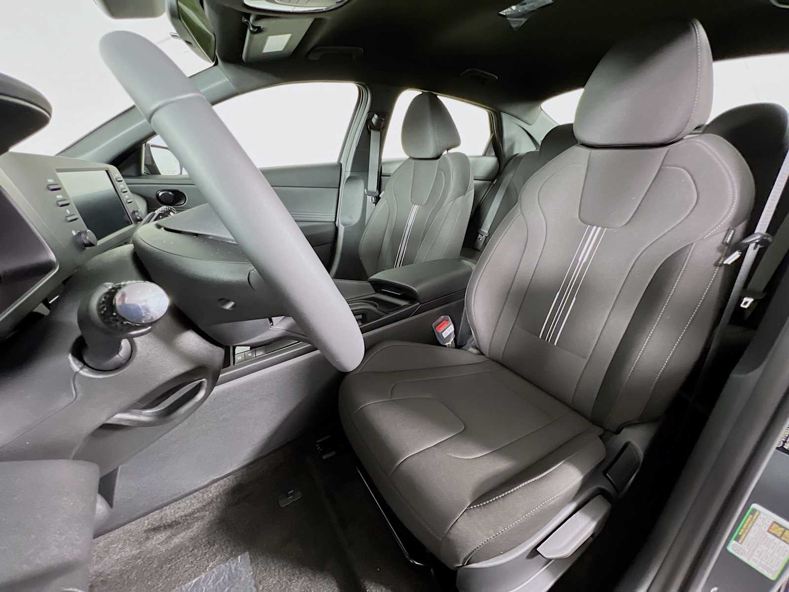 2025 Hyundai Elantra SEL Sport - Photo 12