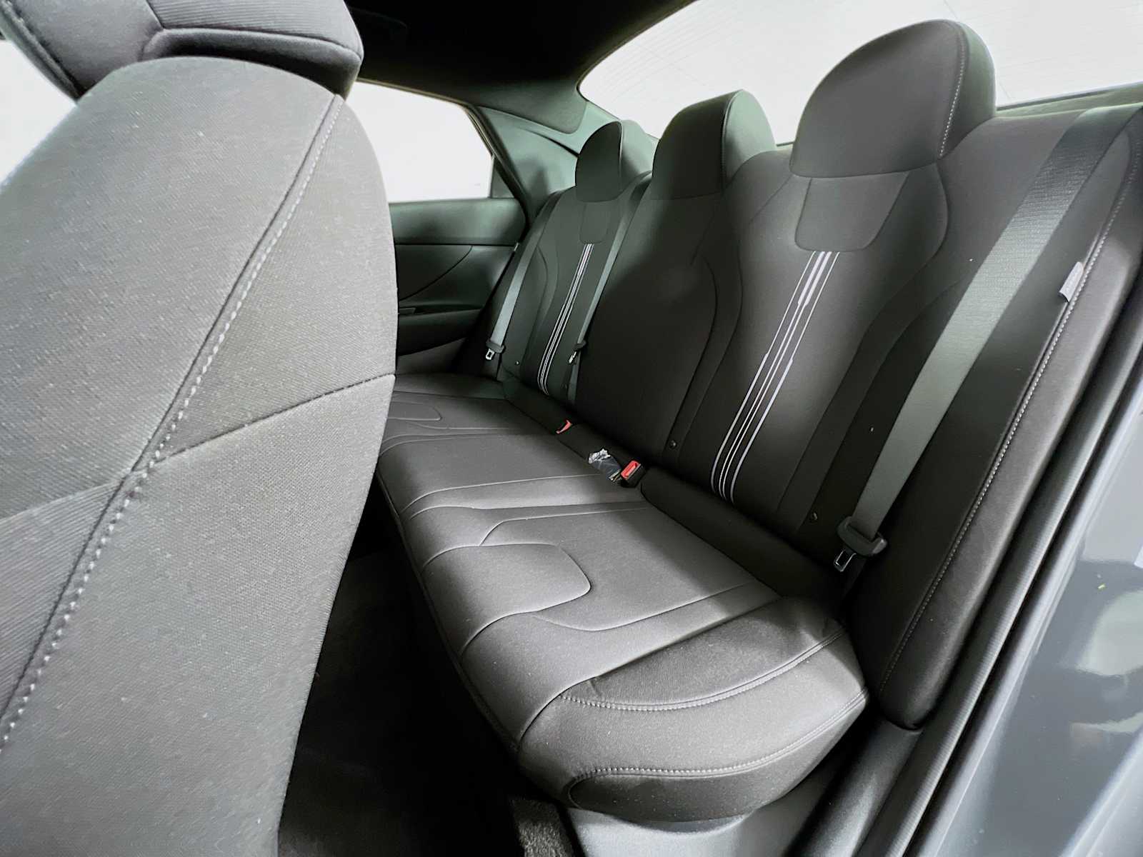 2025 Hyundai Elantra SEL Sport - Photo 13