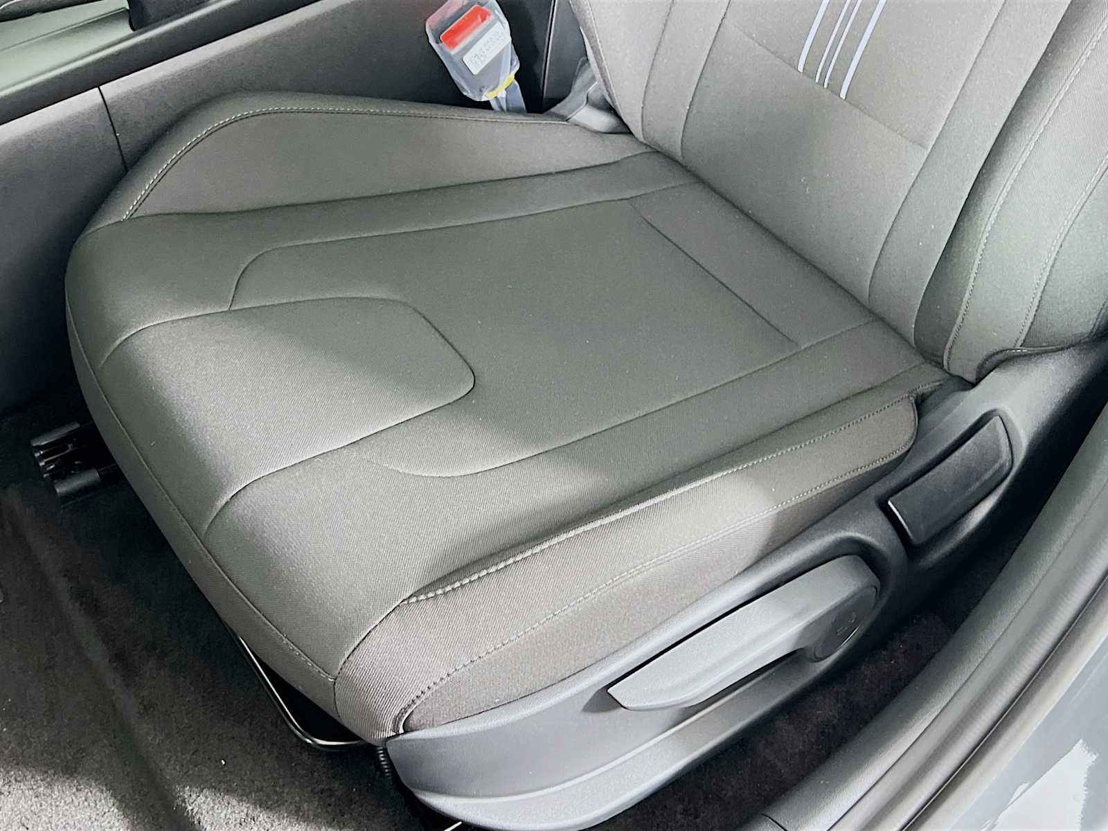 2025 Hyundai Elantra SEL Sport - Photo 16