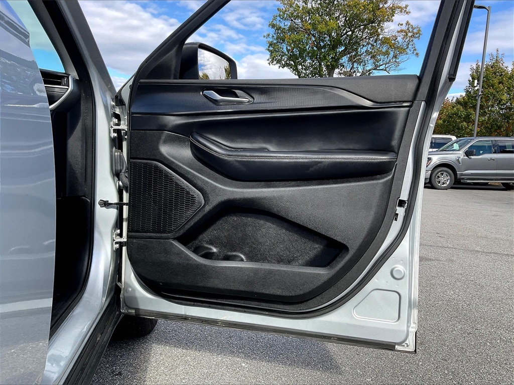 2023 Jeep Grand Cherokee L Laredo - Photo 11