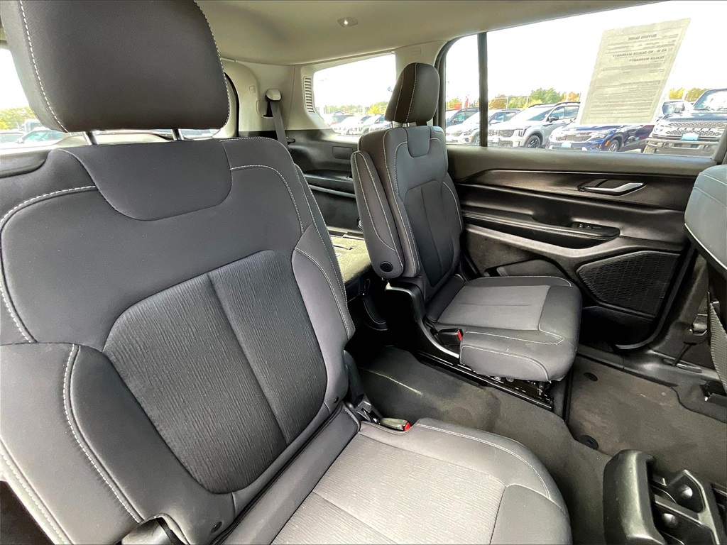 2023 Jeep Grand Cherokee L Laredo - Photo 15