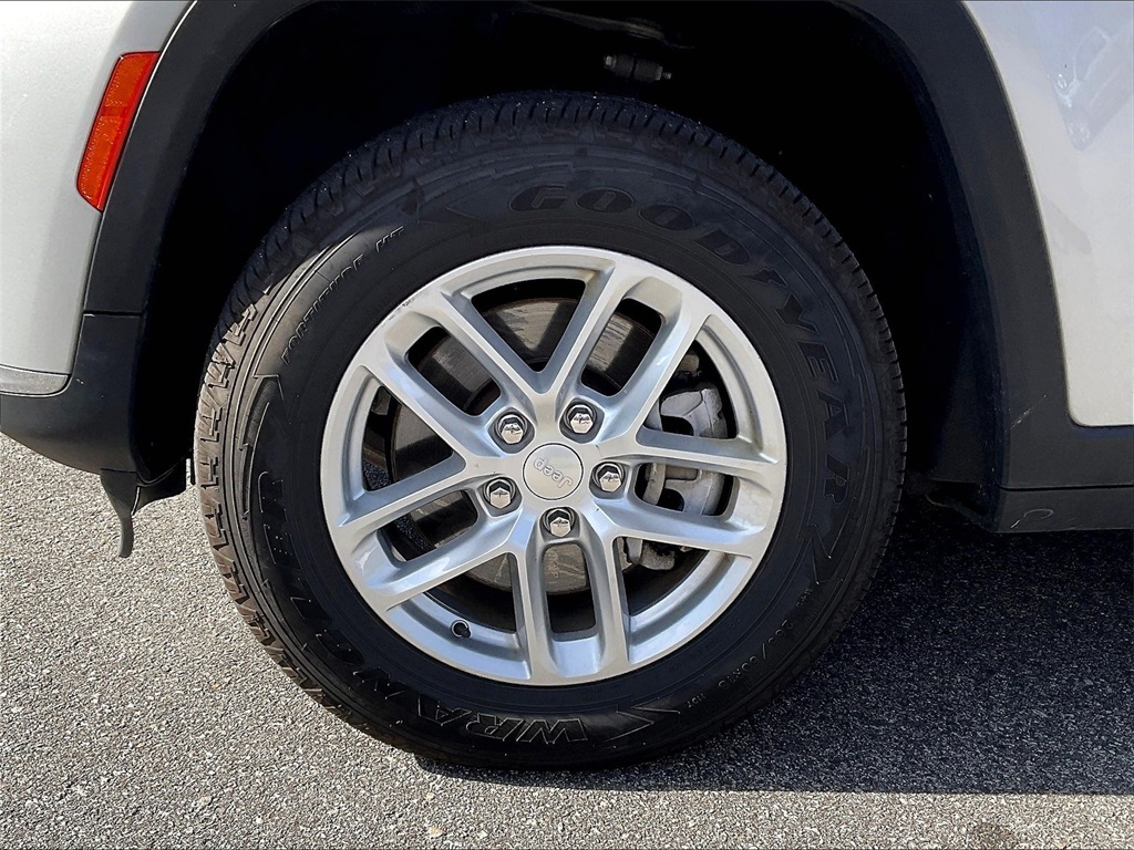 2023 Jeep Grand Cherokee L Laredo - Photo 7