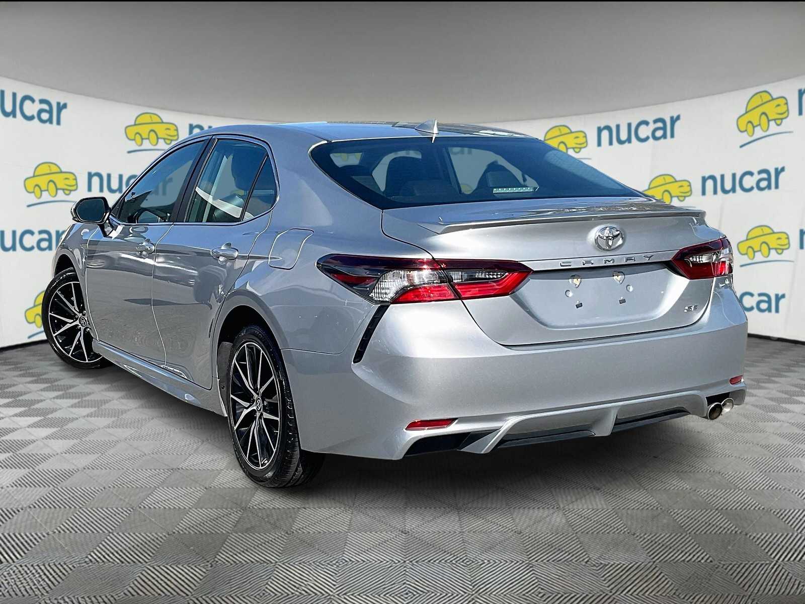 2023 Toyota Camry SE - Photo 4