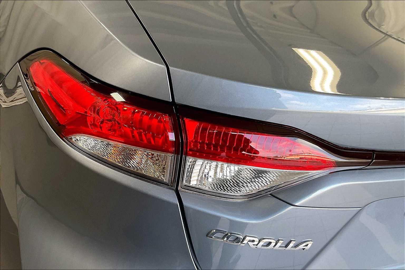 2022 Toyota Corolla LE - Photo 32
