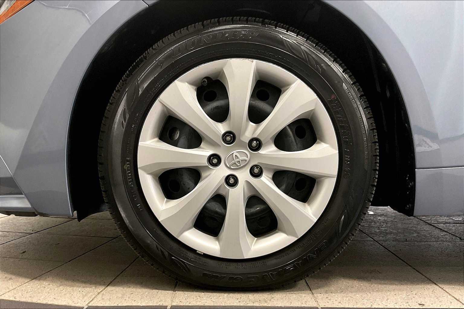 2022 Toyota Corolla LE - Photo 7
