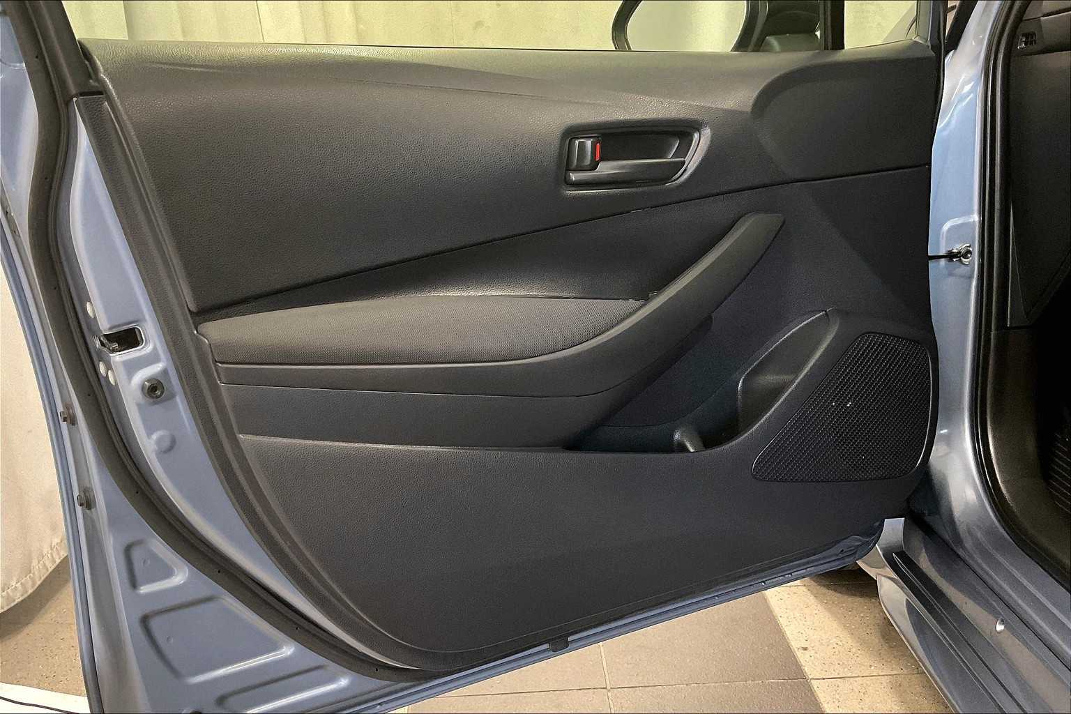 2022 Toyota Corolla LE - Photo 9