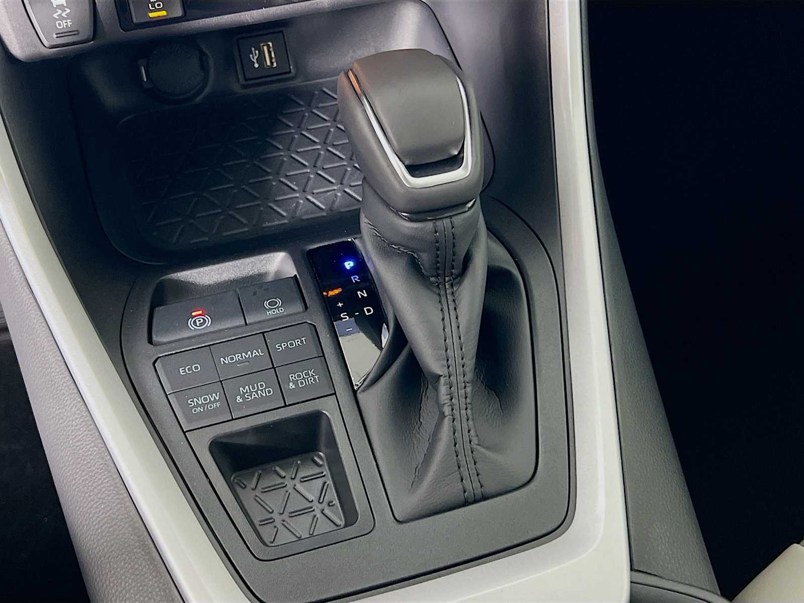 2025 Toyota RAV4 XLE Premium - Photo 11