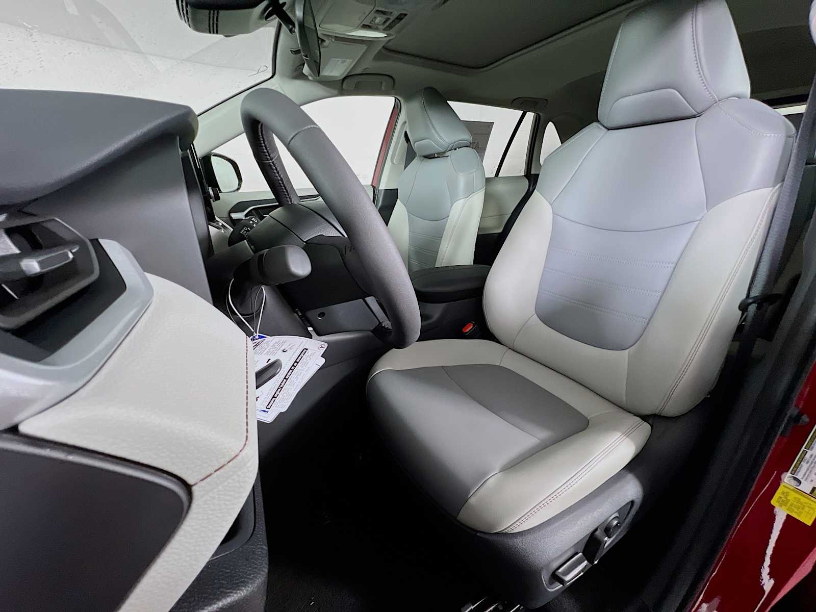 2025 Toyota RAV4 XLE Premium - Photo 12