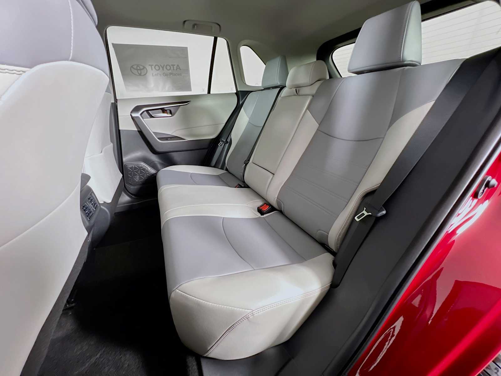 2025 Toyota RAV4 XLE Premium - Photo 13