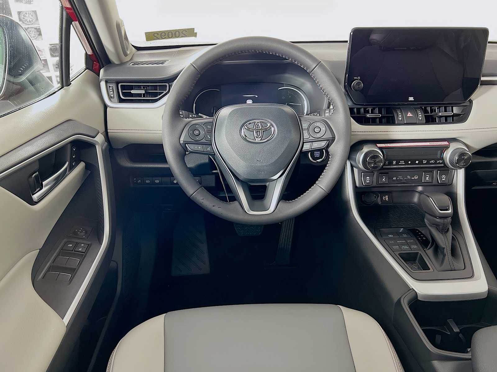 2025 Toyota RAV4 XLE Premium - Photo 15