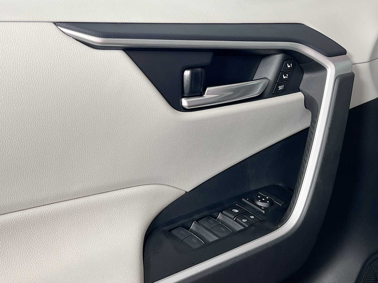 2025 Toyota RAV4 XLE Premium - Photo 16