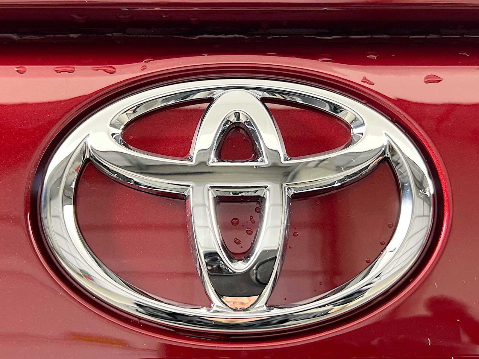 2025 Toyota RAV4 XLE Premium - Photo 18