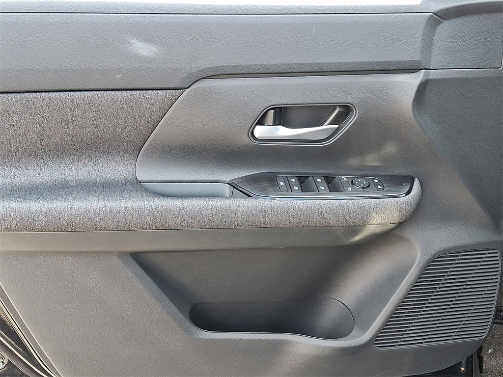 2025 Nissan Kicks SV - Photo 8