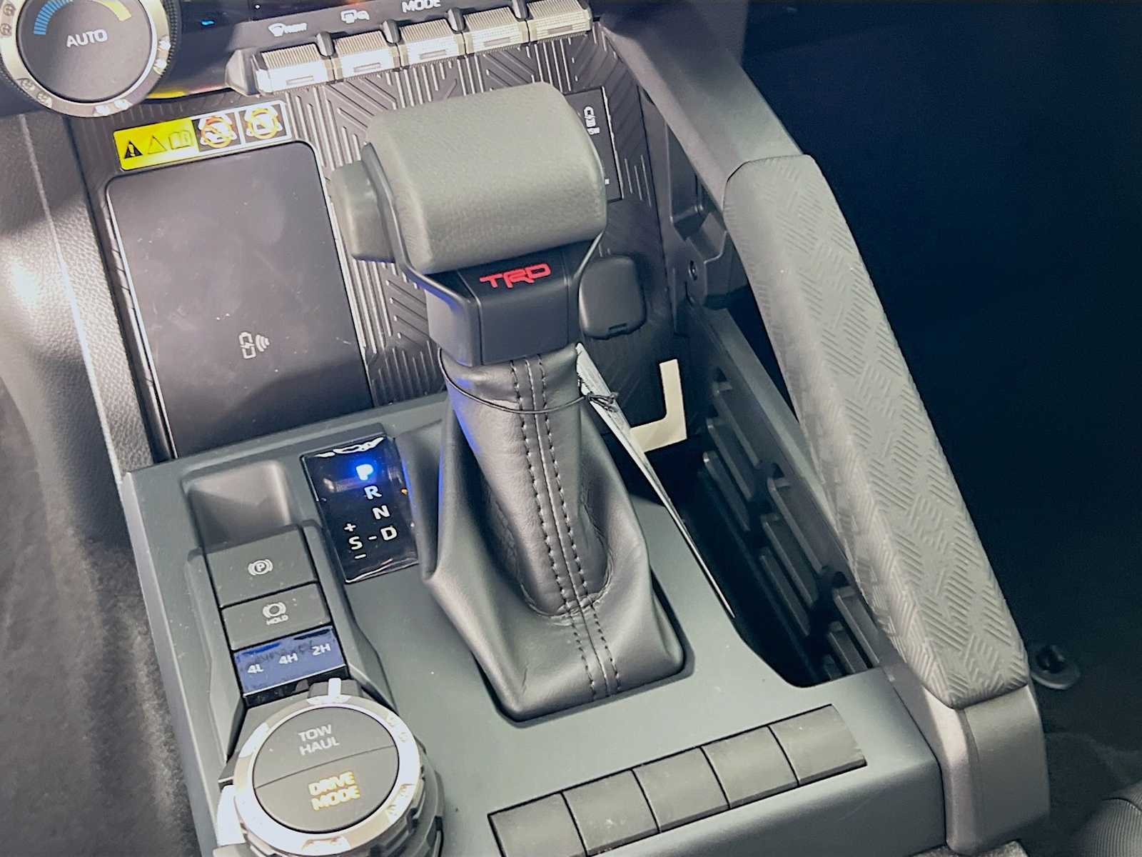 2025 Toyota Tacoma TRD Sport - Photo 11