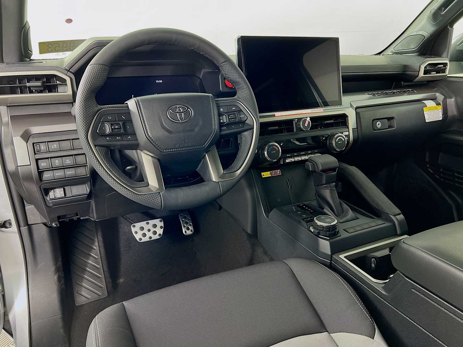 2025 Toyota Tacoma TRD Sport - Photo 6