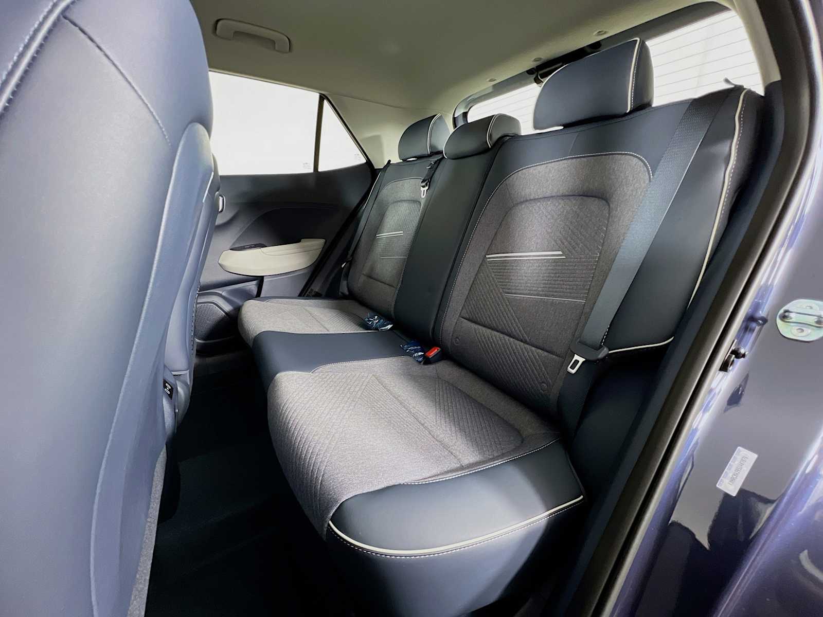 2025 Hyundai Venue Limited - Photo 14