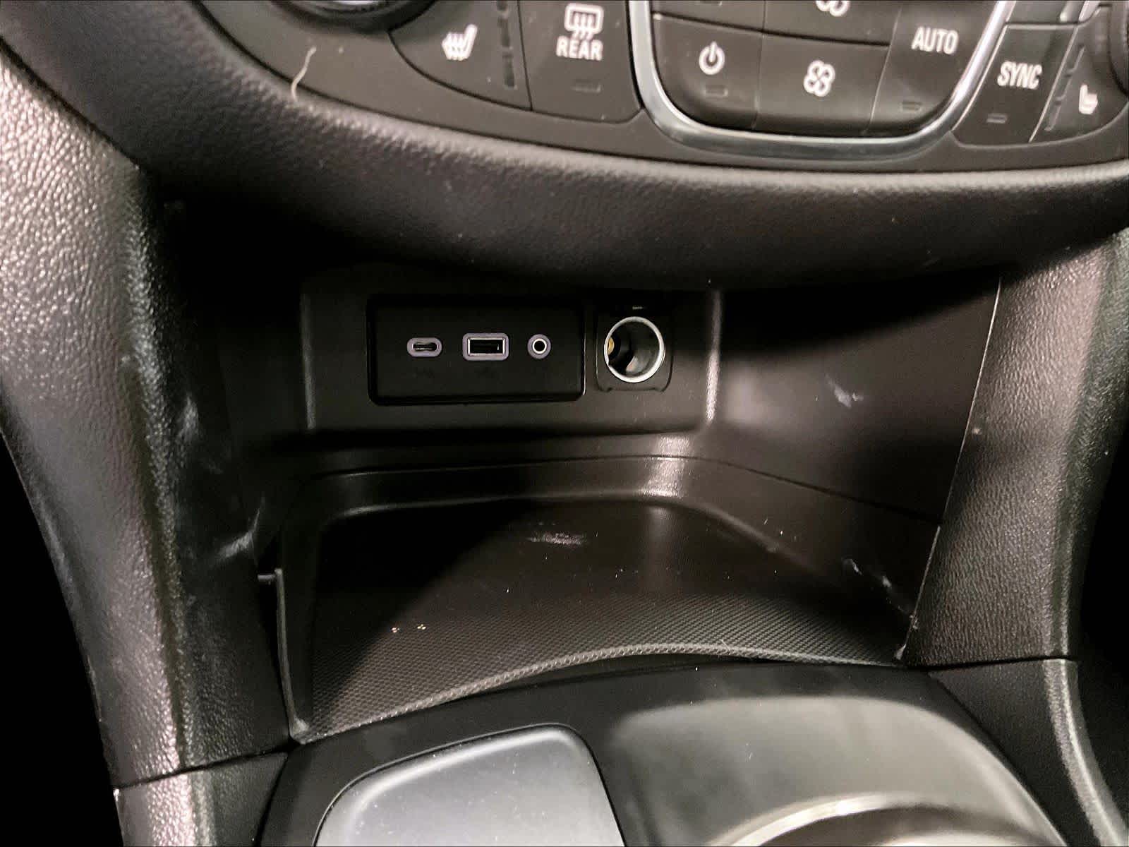 2021 Chevrolet Equinox LT - Photo 27