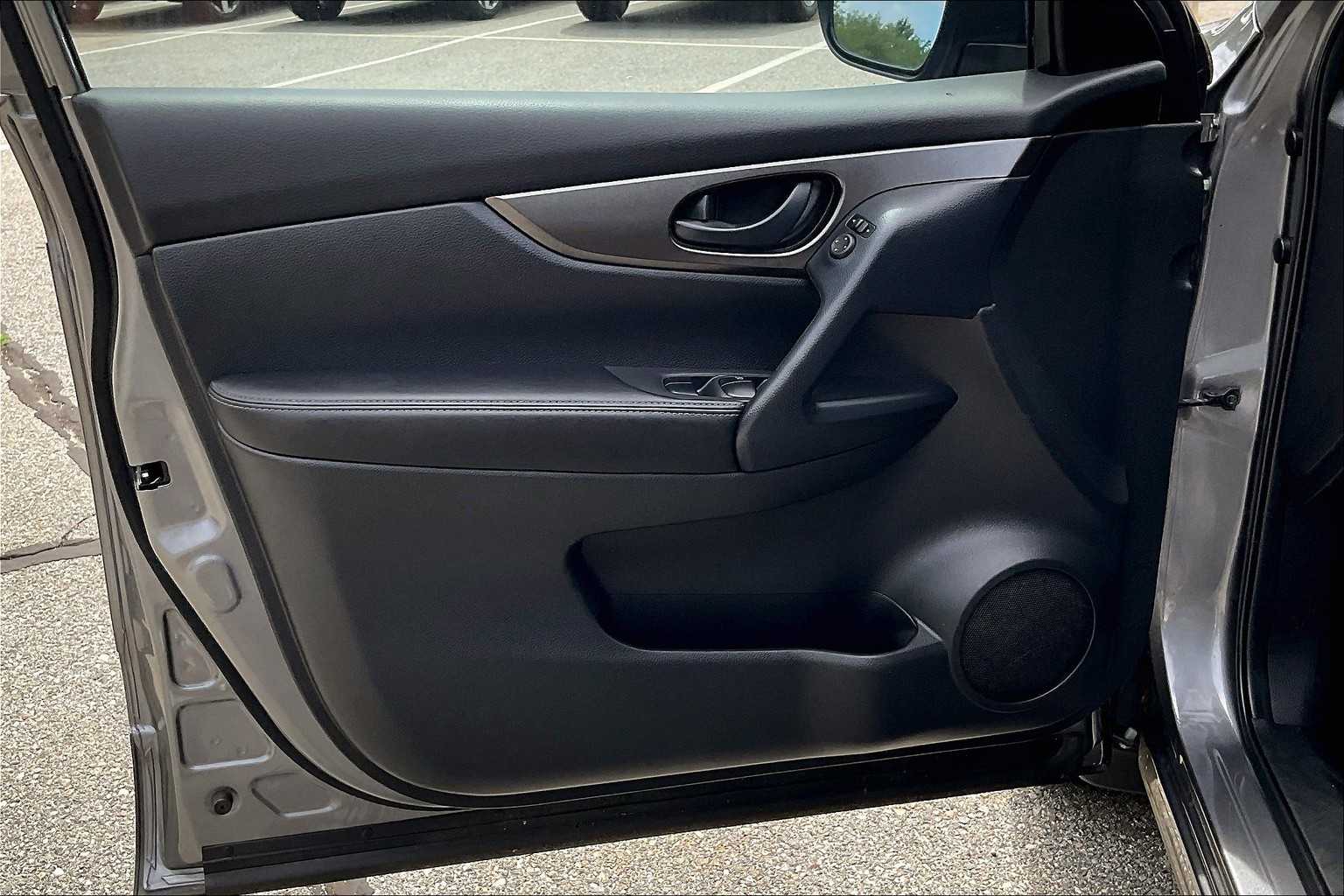 2022 Nissan Rogue Sport S - Photo 9