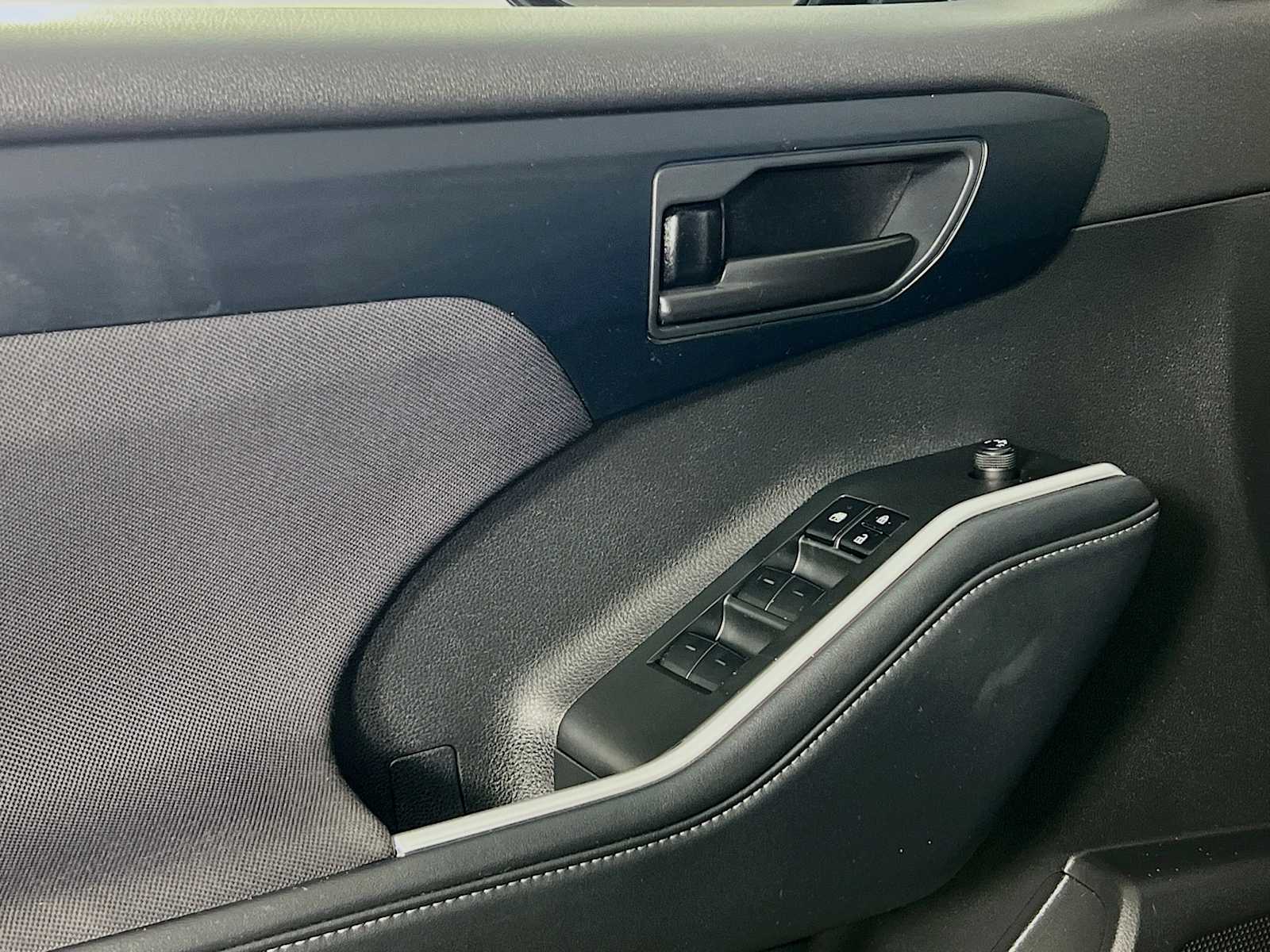 2023 Toyota Highlander LE - Photo 17