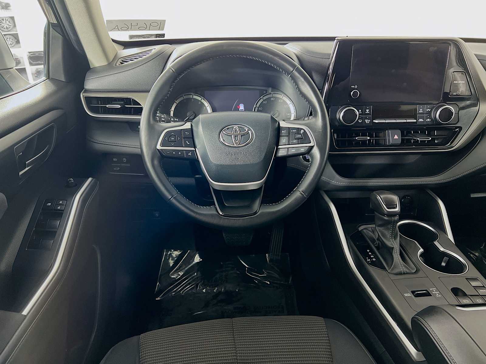 2023 Toyota Highlander LE - Photo 21