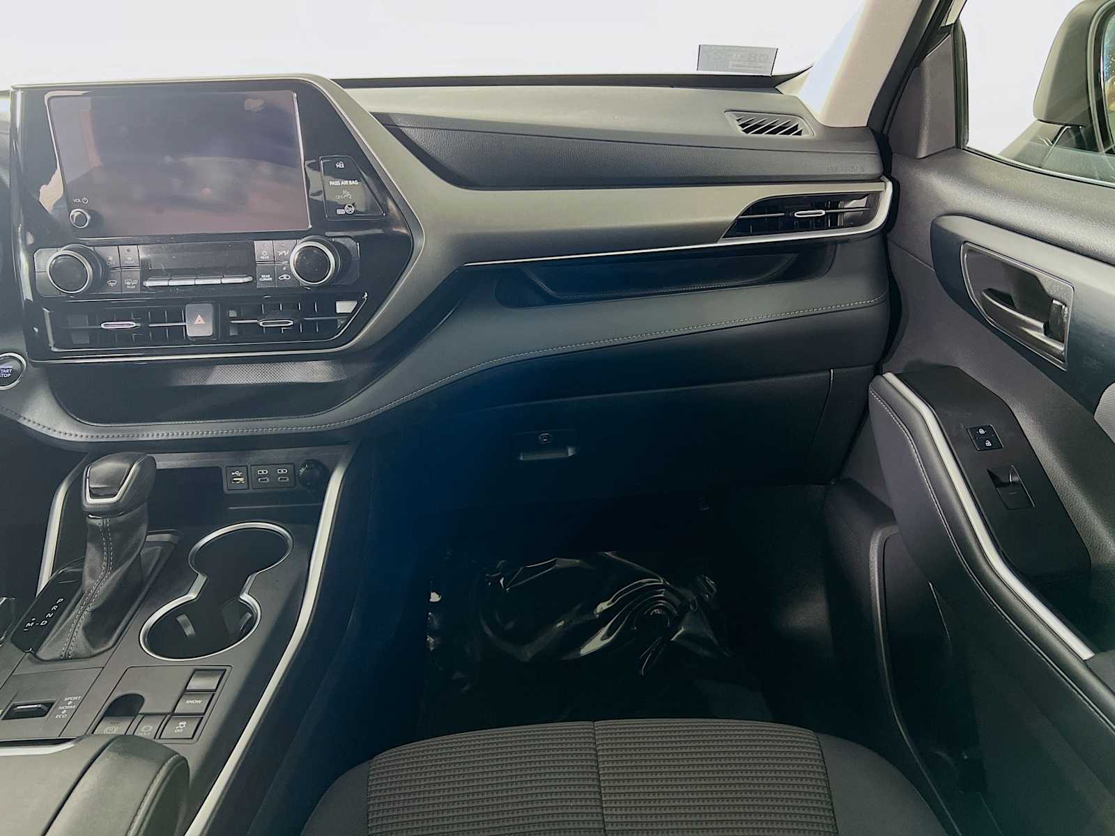 2023 Toyota Highlander LE - Photo 22