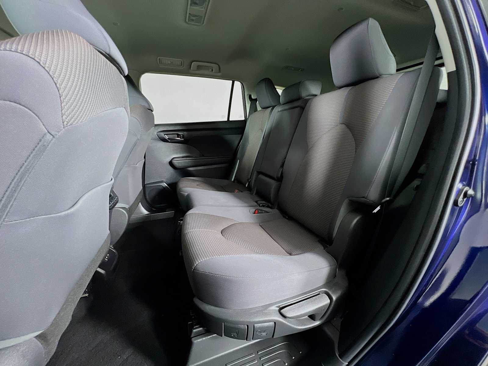 2023 Toyota Highlander LE - Photo 23