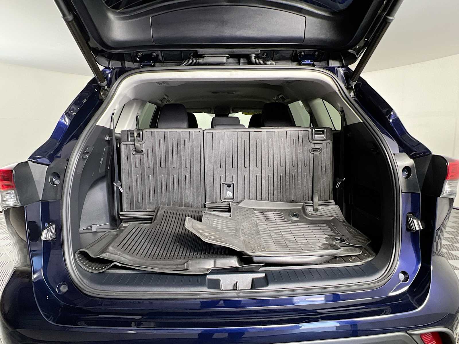 2023 Toyota Highlander LE - Photo 25